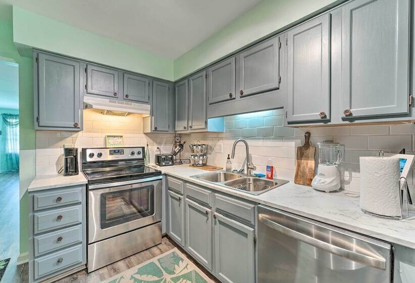 Charming Wilmington Home W/ Screened In Porch