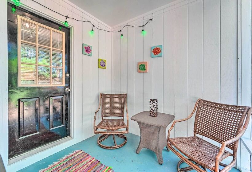 Charming Wilmington Home W/ Screened In Porch