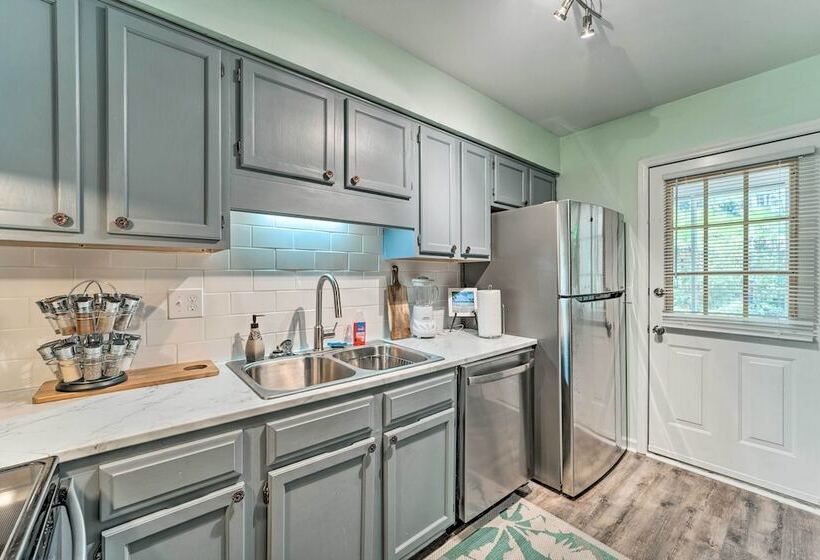 Charming Wilmington Home W/ Screened In Porch