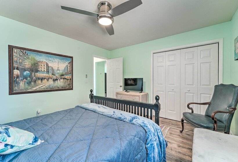 Charming Wilmington Home W/ Screened In Porch