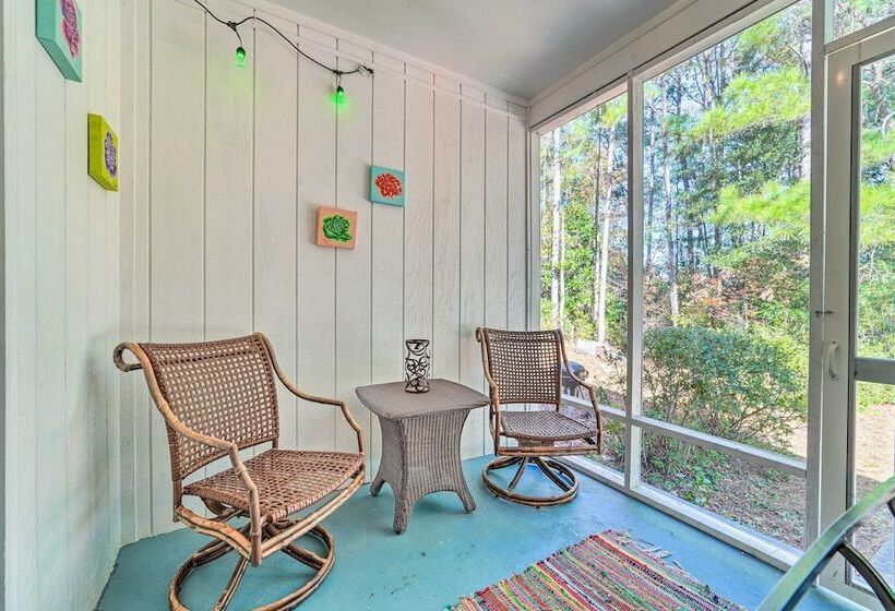 Charming Wilmington Home W/ Screened In Porch