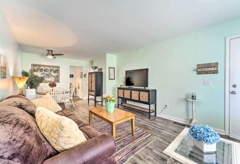 Charming Wilmington Home W/ Screened In Porch