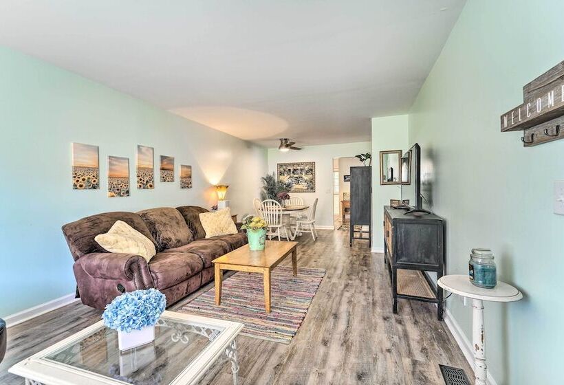 Charming Wilmington Home W/ Screened In Porch