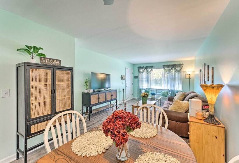 Charming Wilmington Home W/ Screened In Porch