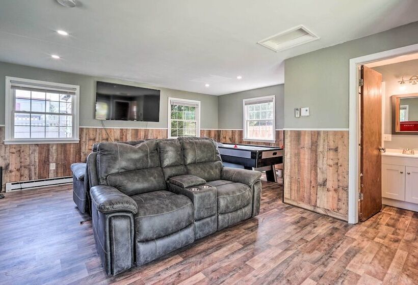 Cheery Family Escape W/ Game Room & Fire Pit!