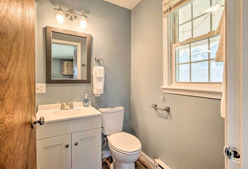 Cheery Family Escape W/ Game Room & Fire Pit!