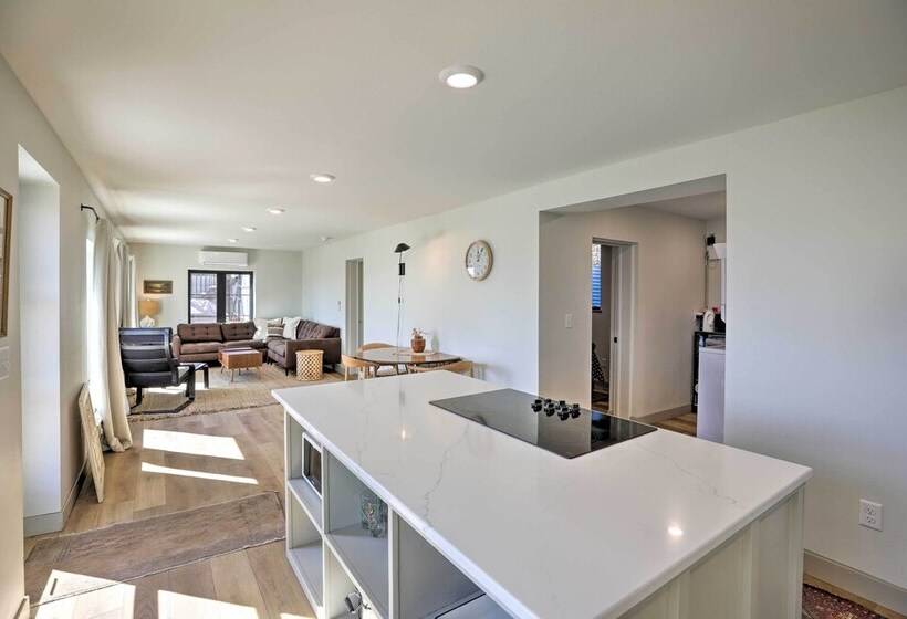 Chic & Cozy Cabin With Private Hot Tub & Beach!