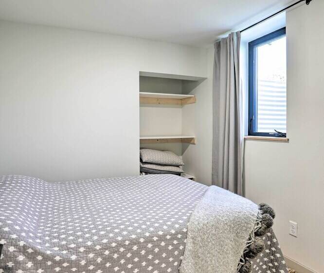 Chic & Cozy Cabin With Private Hot Tub & Beach!