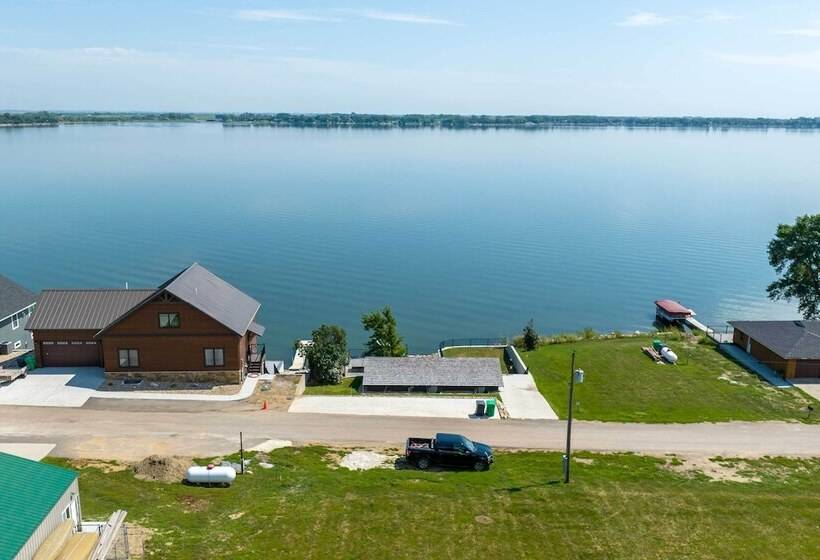 Chic & Cozy Cabin With Private Hot Tub & Beach!