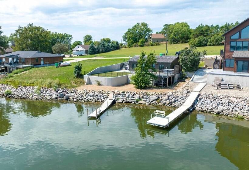Chic & Cozy Cabin With Private Hot Tub & Beach!
