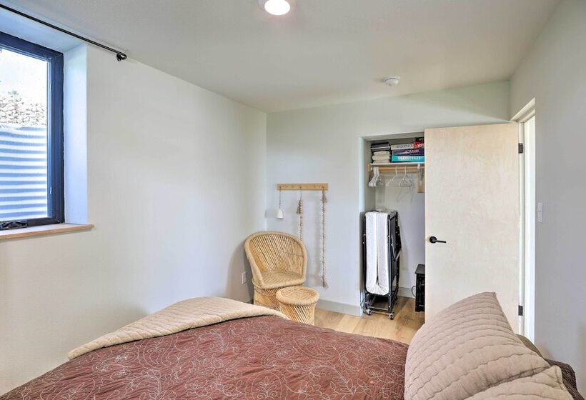 Chic & Cozy Cabin With Private Hot Tub & Beach!