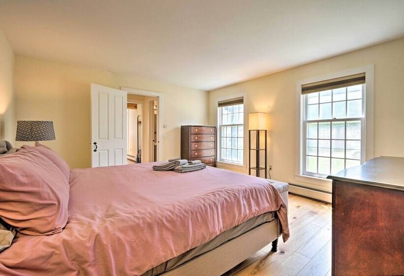 Chic Dover Home W/ Hot Tub: 1 Mi To Golf!