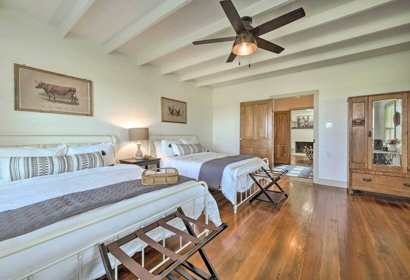 Peaceful Schulenburg Farmhouse W/ Fire Pit & Grill