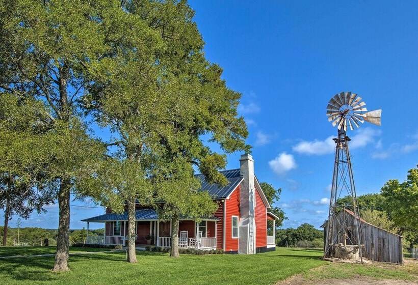 Peaceful Schulenburg Farmhouse W/ Fire Pit & Grill