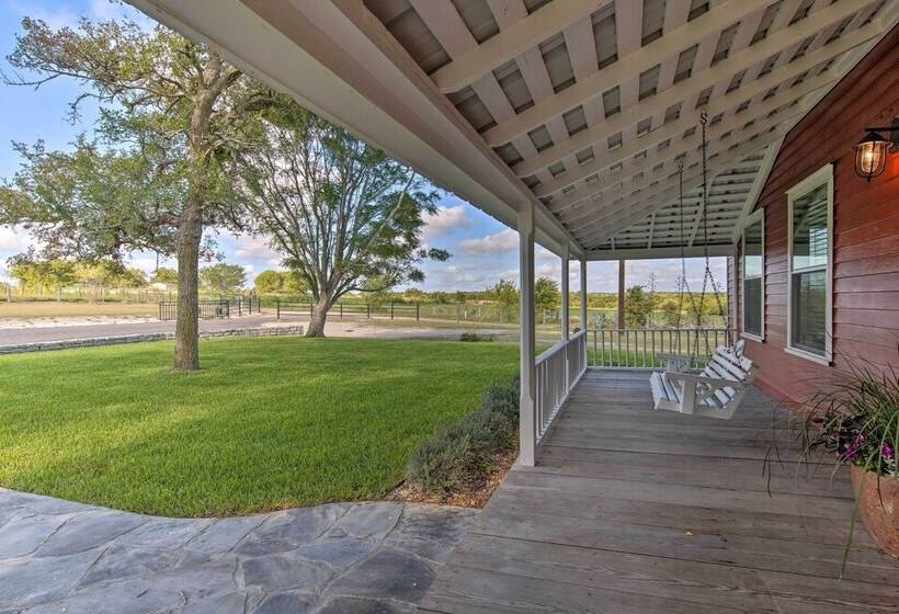 Peaceful Schulenburg Farmhouse W/ Fire Pit & Grill