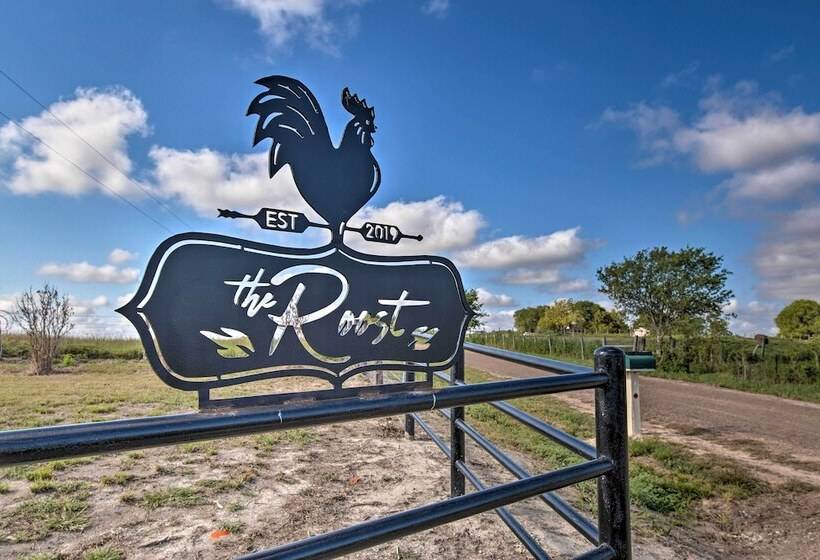 Peaceful Schulenburg Farmhouse W/ Fire Pit & Grill