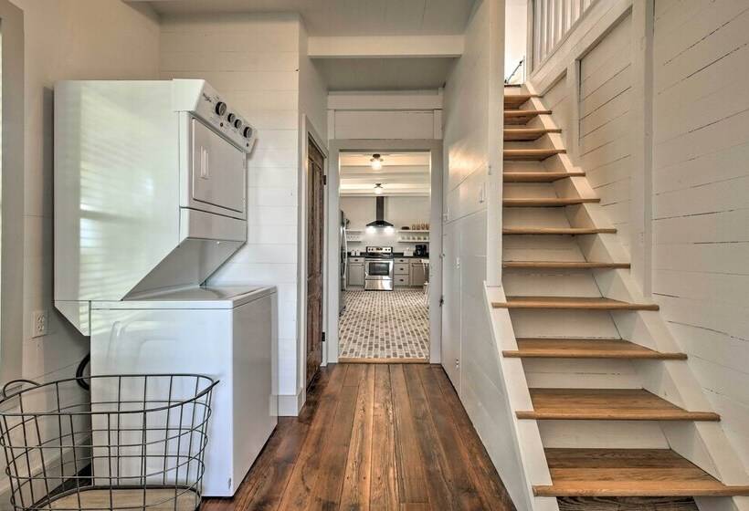 Peaceful Schulenburg Farmhouse W/ Fire Pit & Grill