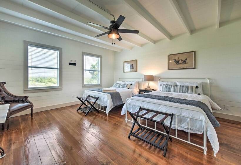 Peaceful Schulenburg Farmhouse W/ Fire Pit & Grill