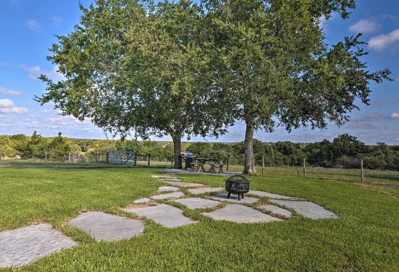 Peaceful Schulenburg Farmhouse W/ Fire Pit & Grill