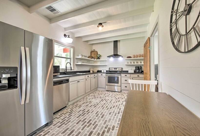 Peaceful Schulenburg Farmhouse W/ Fire Pit & Grill