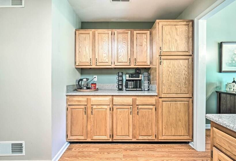 Chic Hedgesville Cabin W/ Golf Course Views!