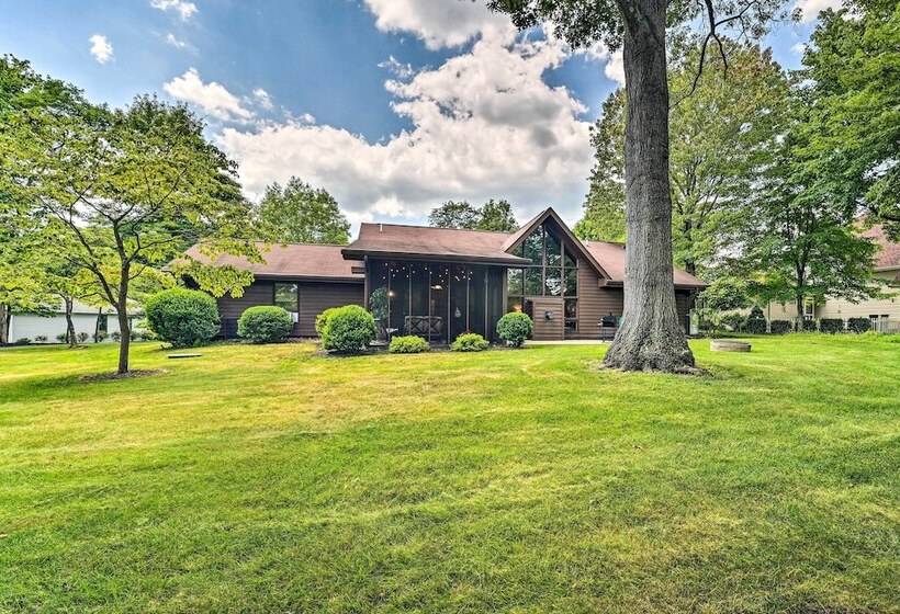 Chic Hedgesville Cabin W/ Golf Course Views!