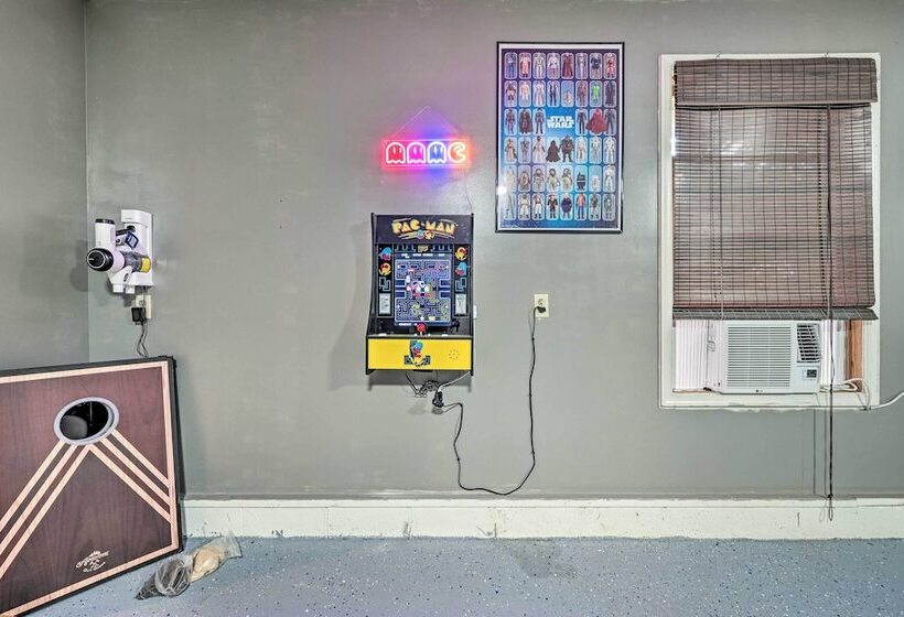 Chic Hedgesville Cabin W/ Golf Course Views!