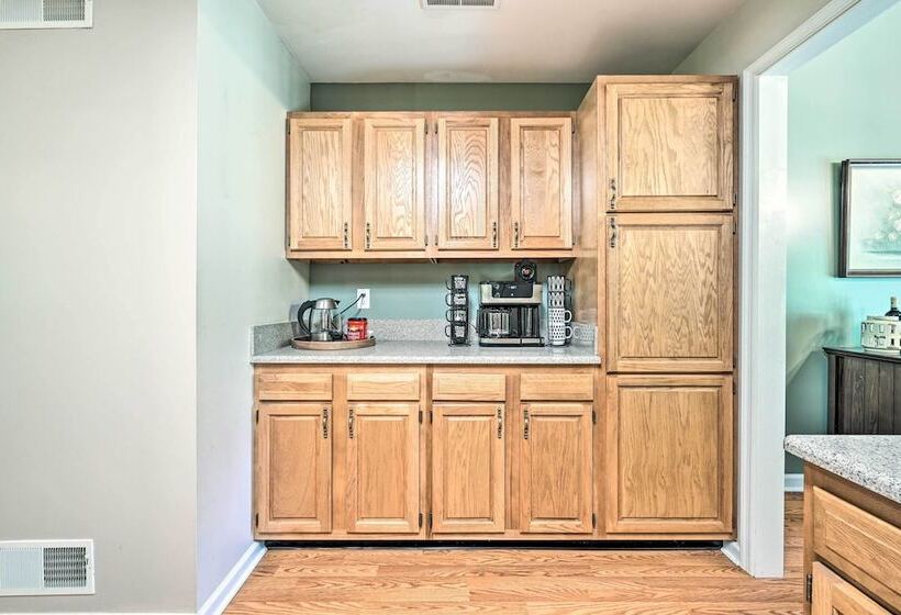 Chic Hedgesville Cabin W/ Golf Course Views!