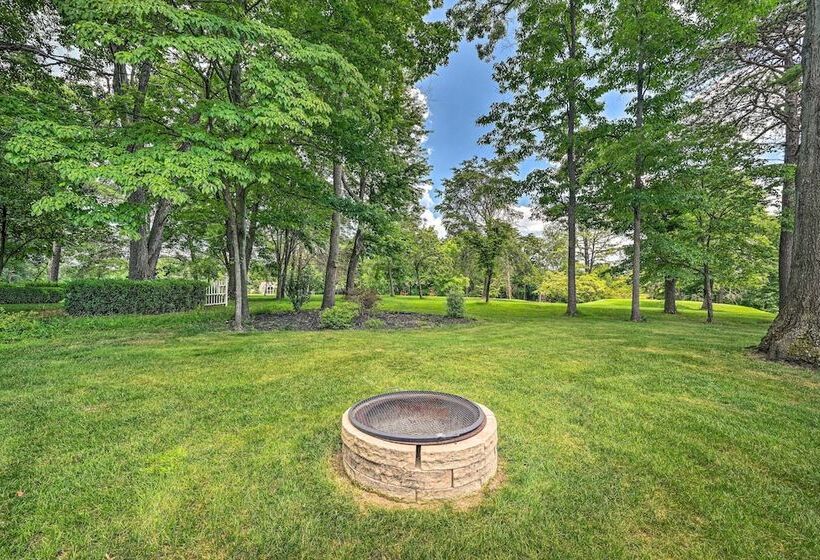 Chic Hedgesville Cabin W/ Golf Course Views!