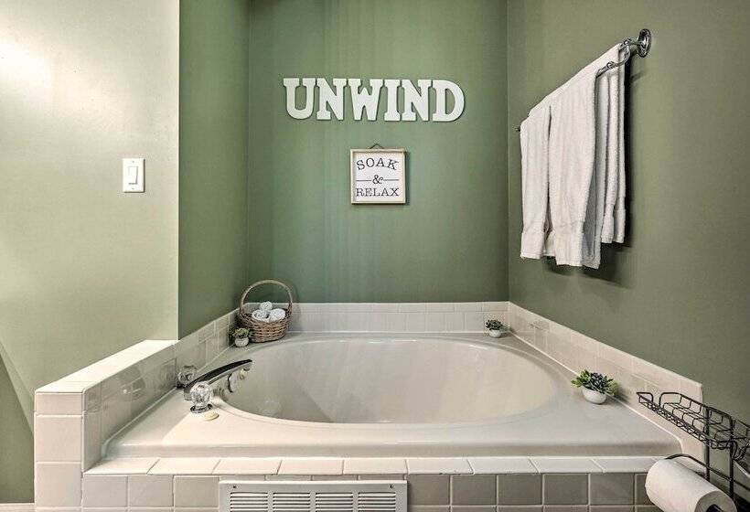 Chic Hedgesville Cabin W/ Golf Course Views!