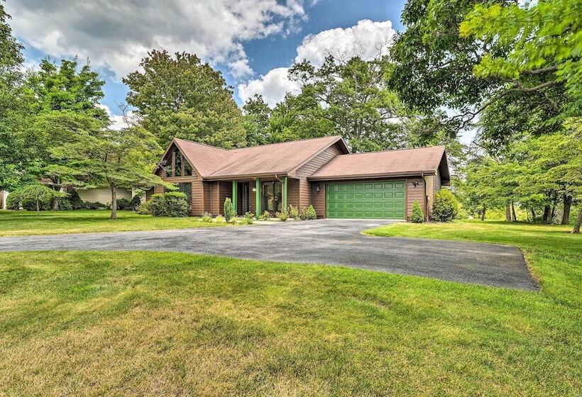 Chic Hedgesville Cabin W/ Golf Course Views!