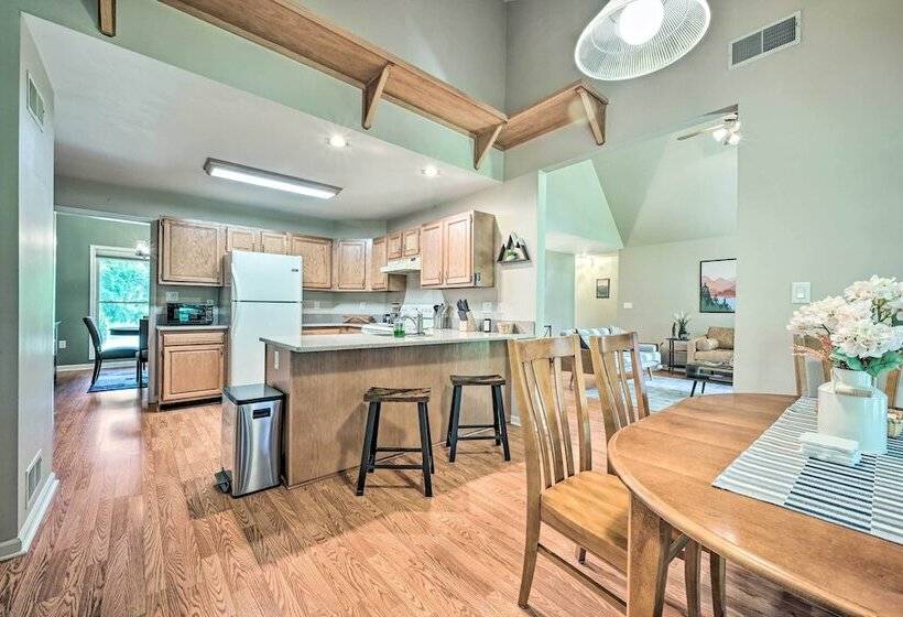 Chic Hedgesville Cabin W/ Golf Course Views!