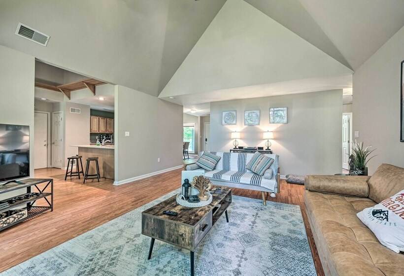 Chic Hedgesville Cabin W/ Golf Course Views!