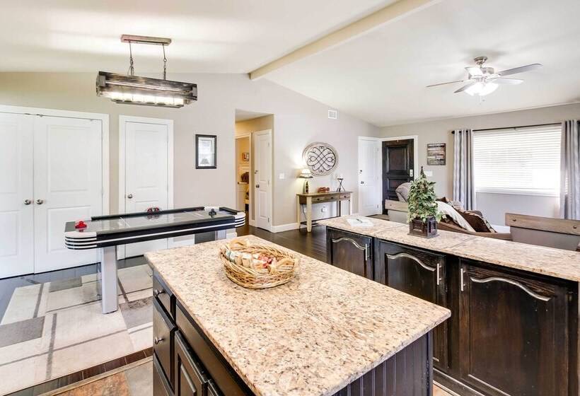 Lakefront Haven Near Oaklawn & Casino Resort!