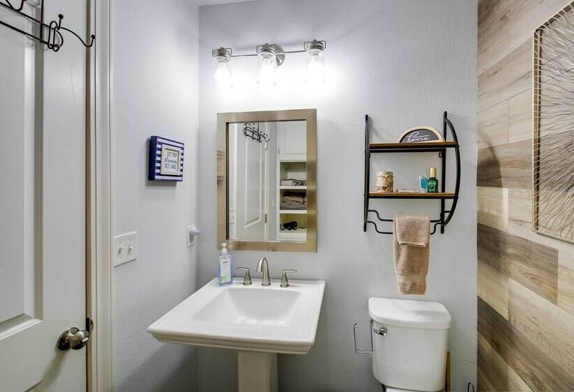 Lakefront Haven Near Oaklawn & Casino Resort!