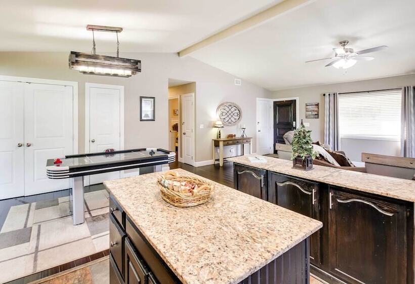 Lakefront Haven Near Oaklawn & Casino Resort!