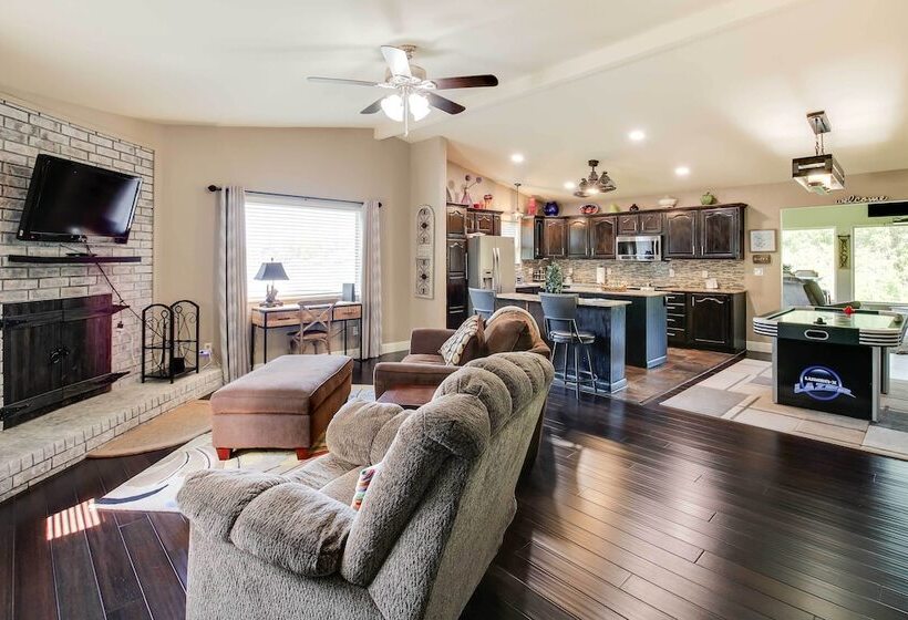 Lakefront Haven Near Oaklawn & Casino Resort!