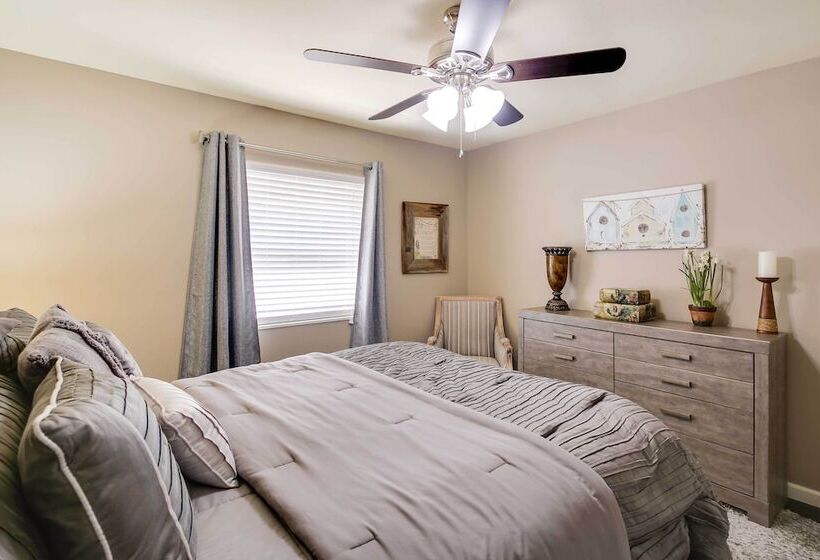 Lakefront Haven Near Oaklawn & Casino Resort!