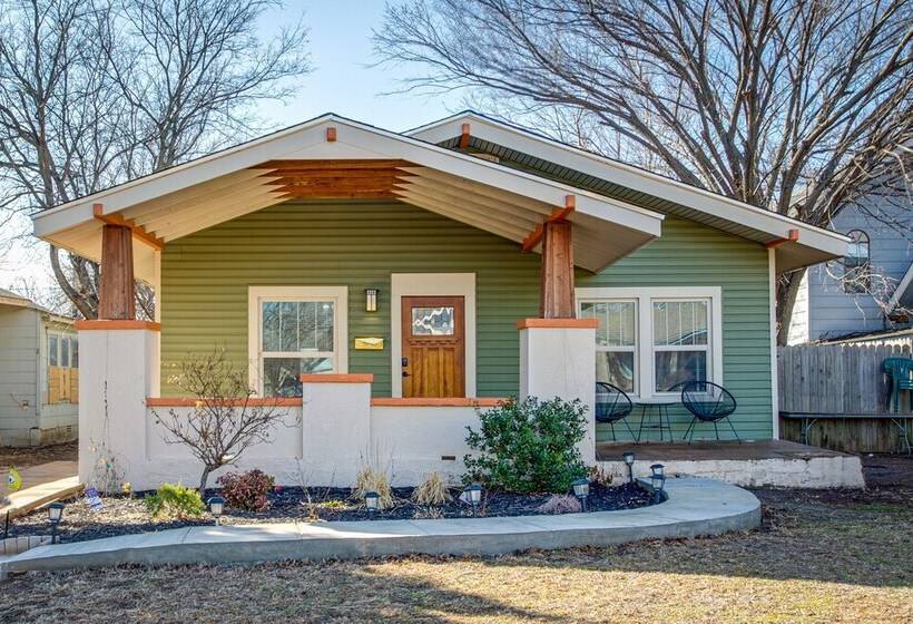 Chic Lawton Home, 5 Mins To Fort Sill!