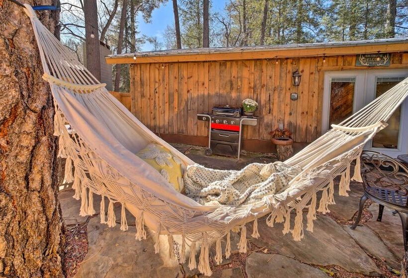 Cozy Cabin Retreat W/ Patio & Fenced Yard