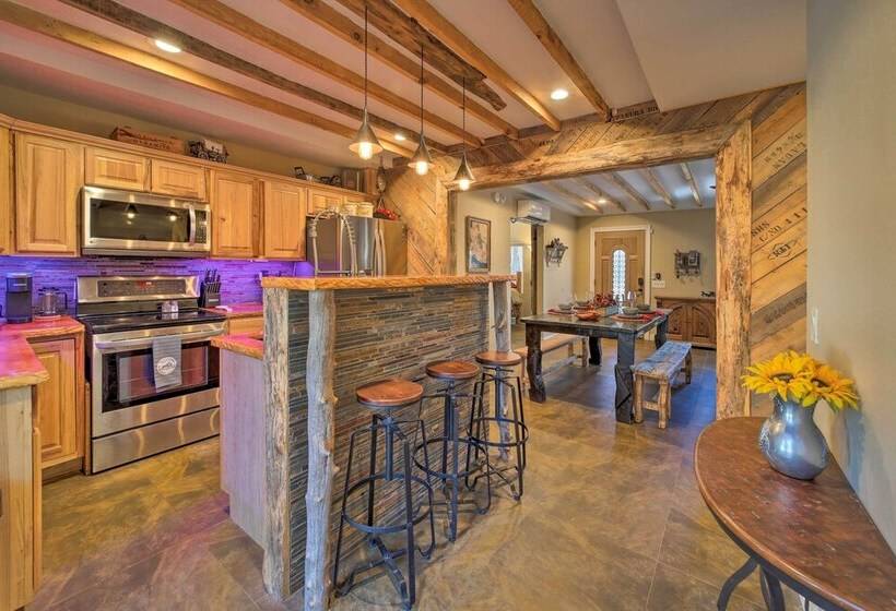 Cozy Cabin Retreat W/ Patio & Fenced Yard