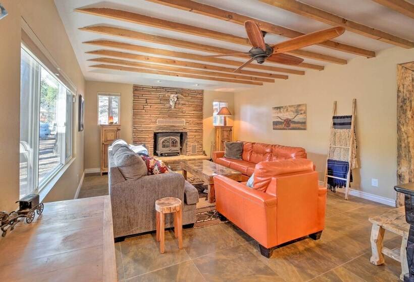 Cozy Cabin Retreat W/ Patio & Fenced Yard