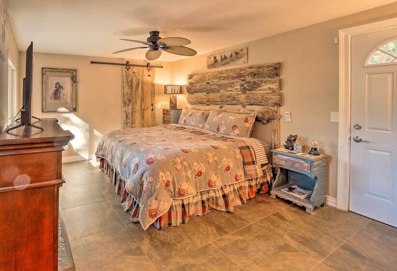 Cozy Cabin Retreat W/ Patio & Fenced Yard