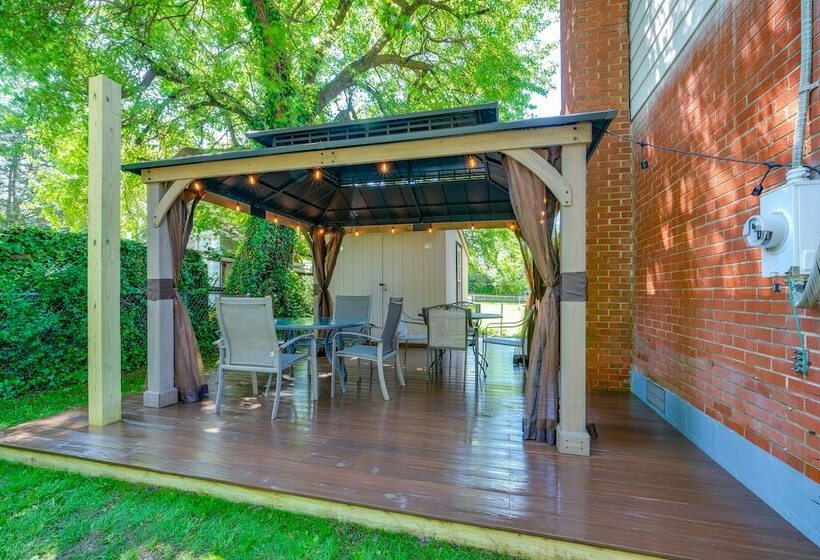 Colonial Beach House W/ Patio: 2 Blocks To Beach!