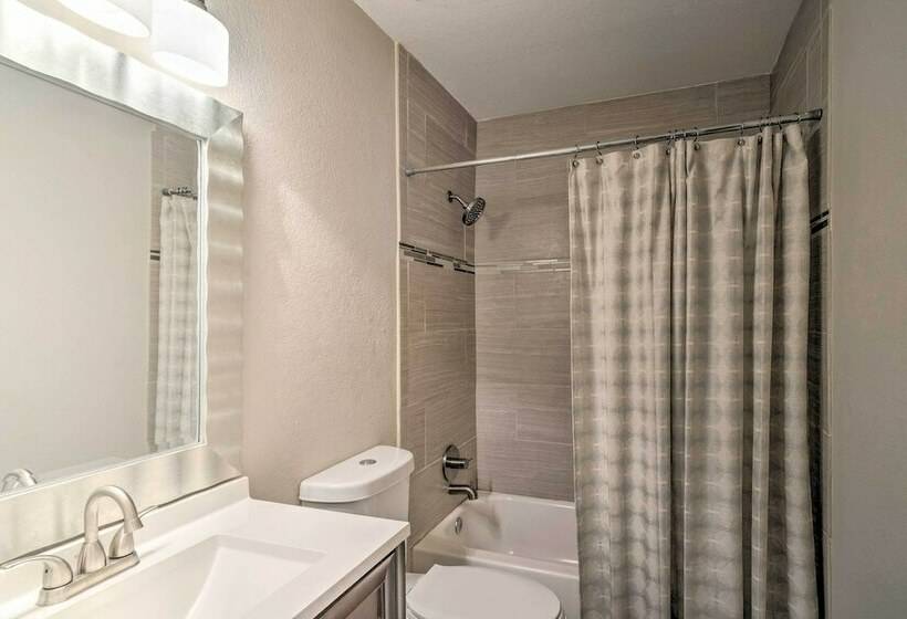 Colorado Springs Home  10 Min To Downtown!