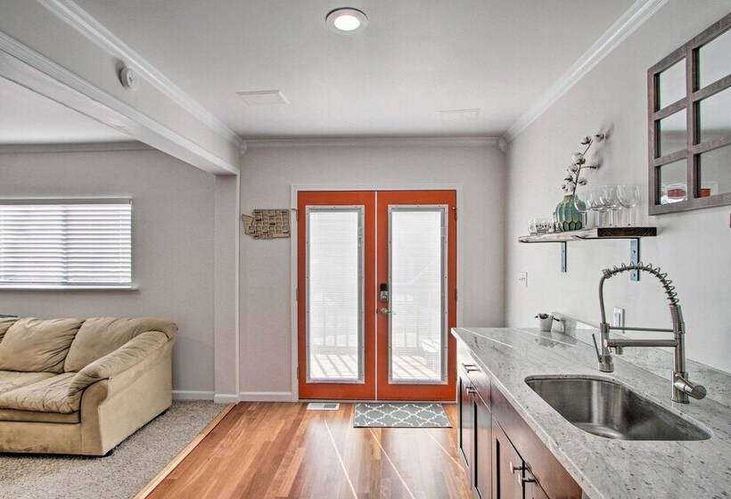 Convenient Burien Getaway: 12 Mi To Dtwn Sea!