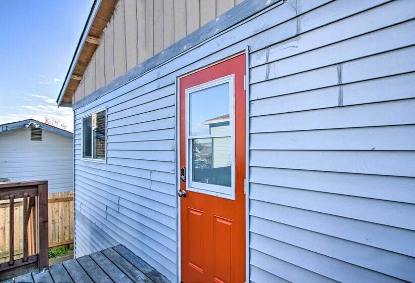 Convenient Burien Getaway: 12 Mi To Dtwn Sea!