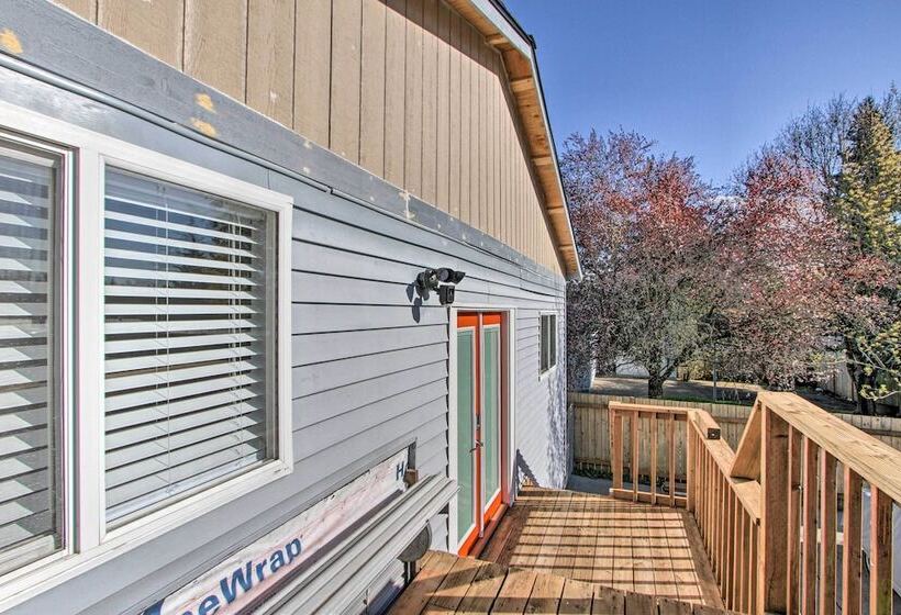 Convenient Burien Getaway: 12 Mi To Dtwn Sea!