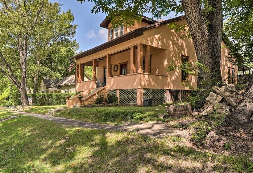 Country Chic Cotter Home W/ Outdoor Living Space!