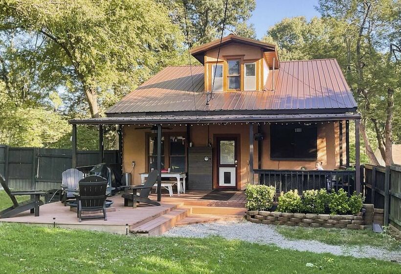 Country Chic Cotter Home W/ Outdoor Living Space!